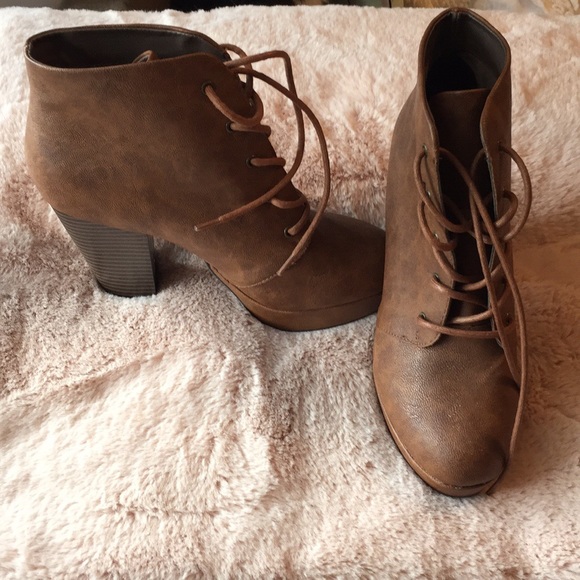 Candie’s Cognac Lace Up Platform Ankle Booties 8 - Picture 3 of 7